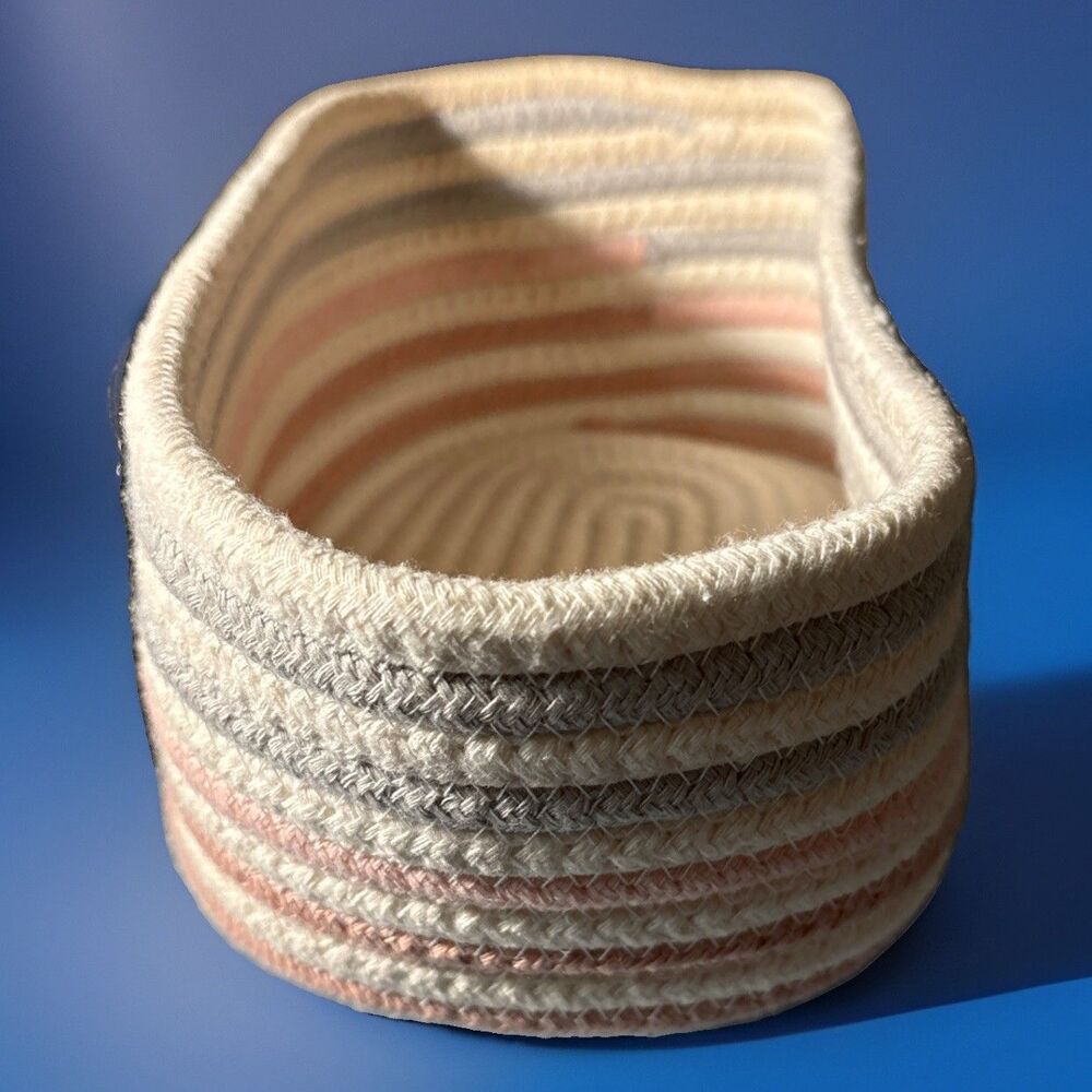 UGG Tuscany Storage Bin 10 x 4 x 7 inches - Good Condition - Picture 3 of 10